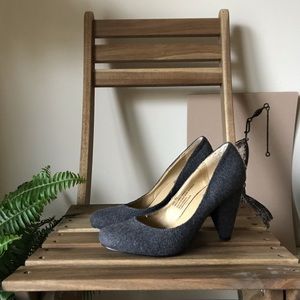 urban outfitters grey wool pumps / heels size 7.5